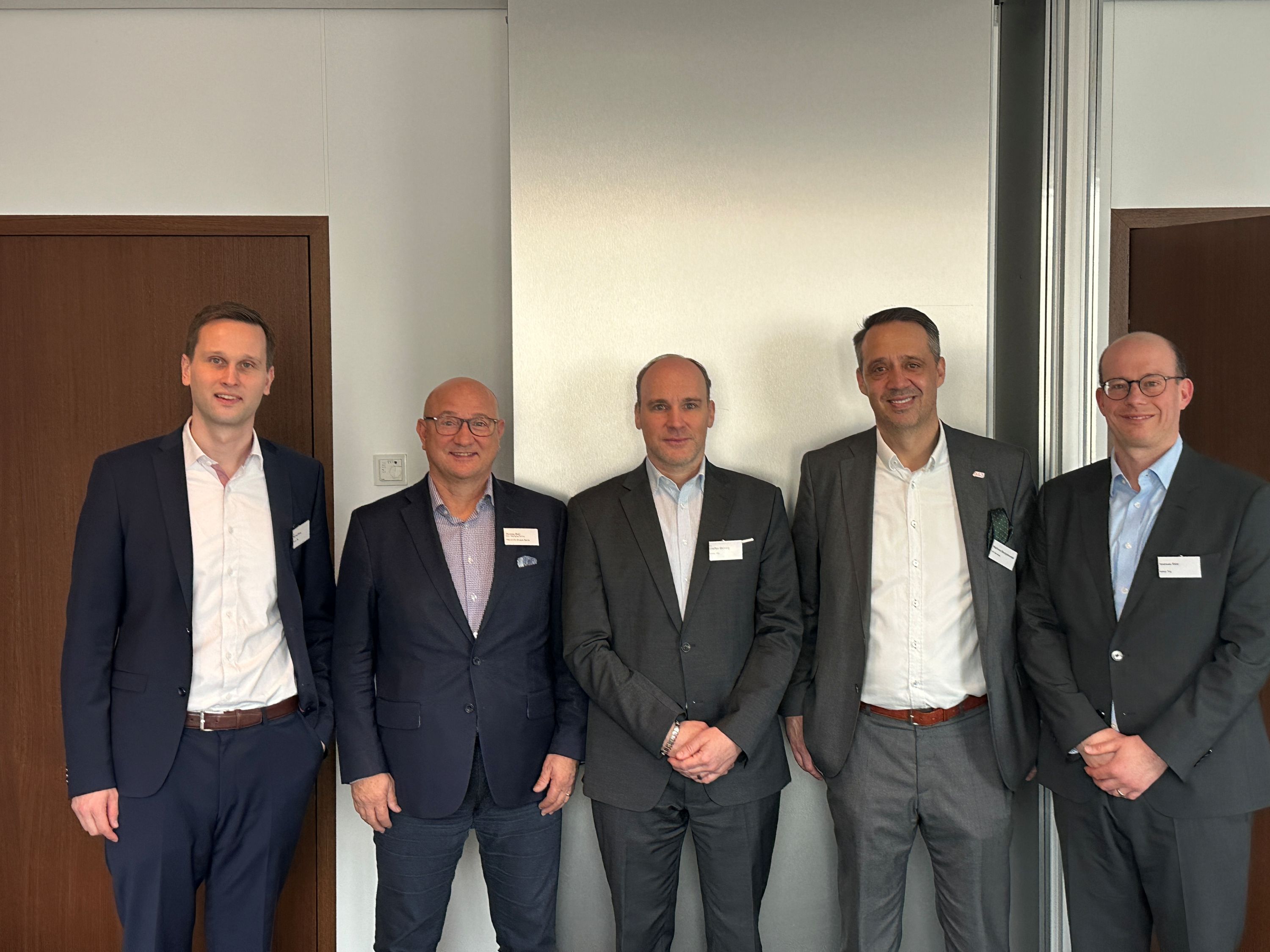 v. l.: Dr. Michel Roes (Baker Tilly), Thomas Doll (CEO/Managing Partner, TREUCON Gruppe Berlin), Dr. Steffen Meining (Baker Tilly), Wulf von Borzyskowski (CEO, All3 Construction Germany), Andreas Röhr (Baker Tilly) | BELRINboxx